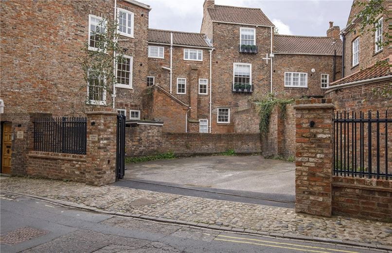 2 bedroom flat, St. Saviours Place, York YO1 - Let Agreed