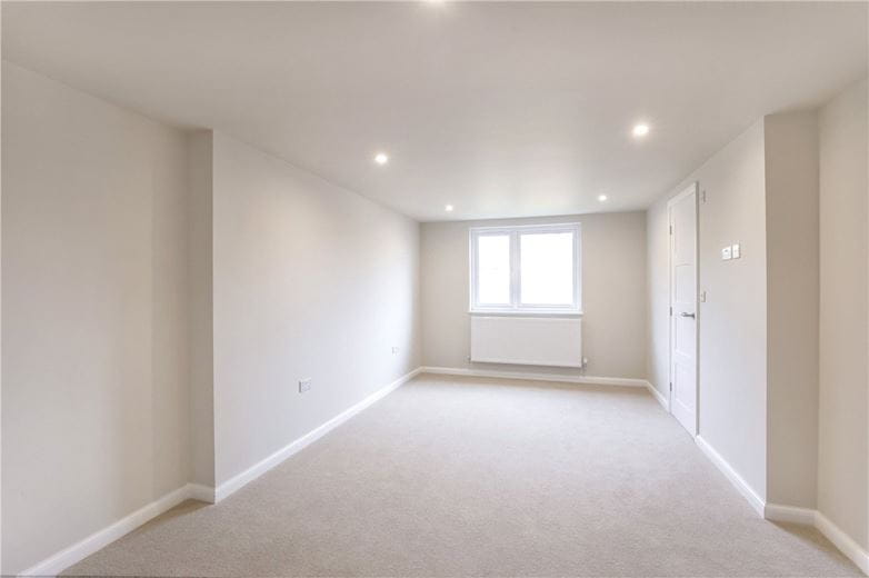 4 bedroom house, Moorland Road, York YO10 - Available