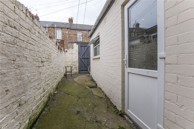 2 bedroom house, Queen Victoria Street, York YO23