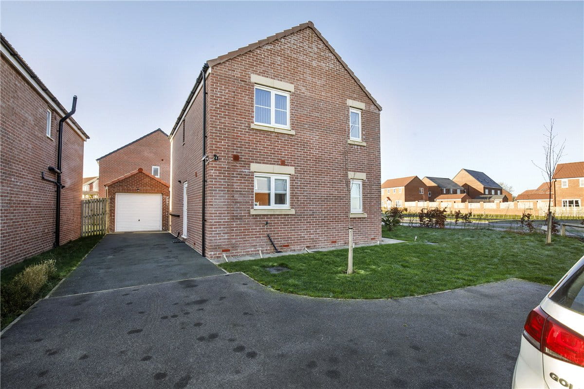 3 bedroom house, Ingleborough Drive, Harrogate HG3 - Available