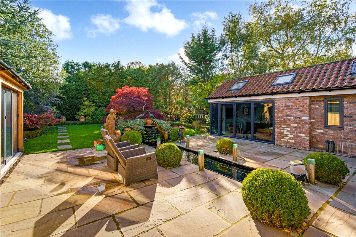 5 bedroom house, Main Street, Upper Poppleton YO26 - Available