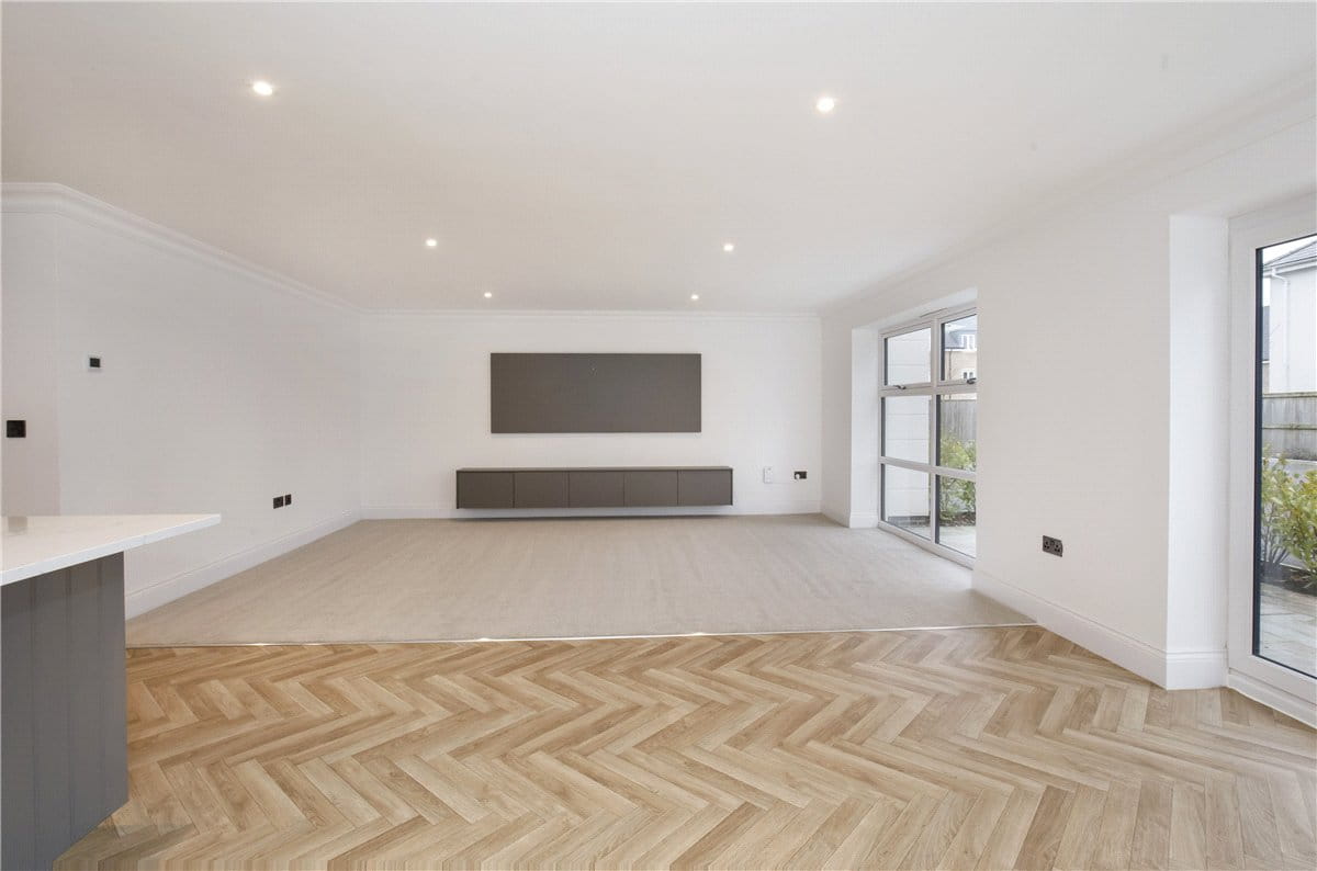 2 bedroom flat, Wayside Crescent, Harrogate HG2 - Available