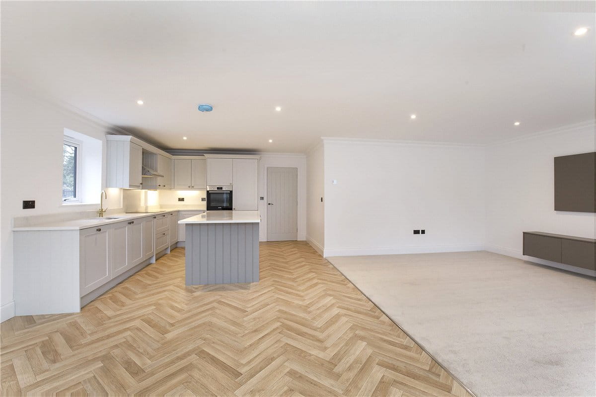 2 bedroom flat, Wayside Crescent, Harrogate HG2 - Available