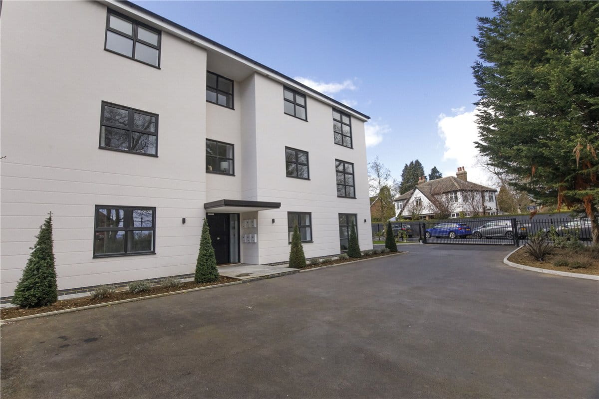 2 bedroom flat, Wayside Crescent, Harrogate HG2 - Available