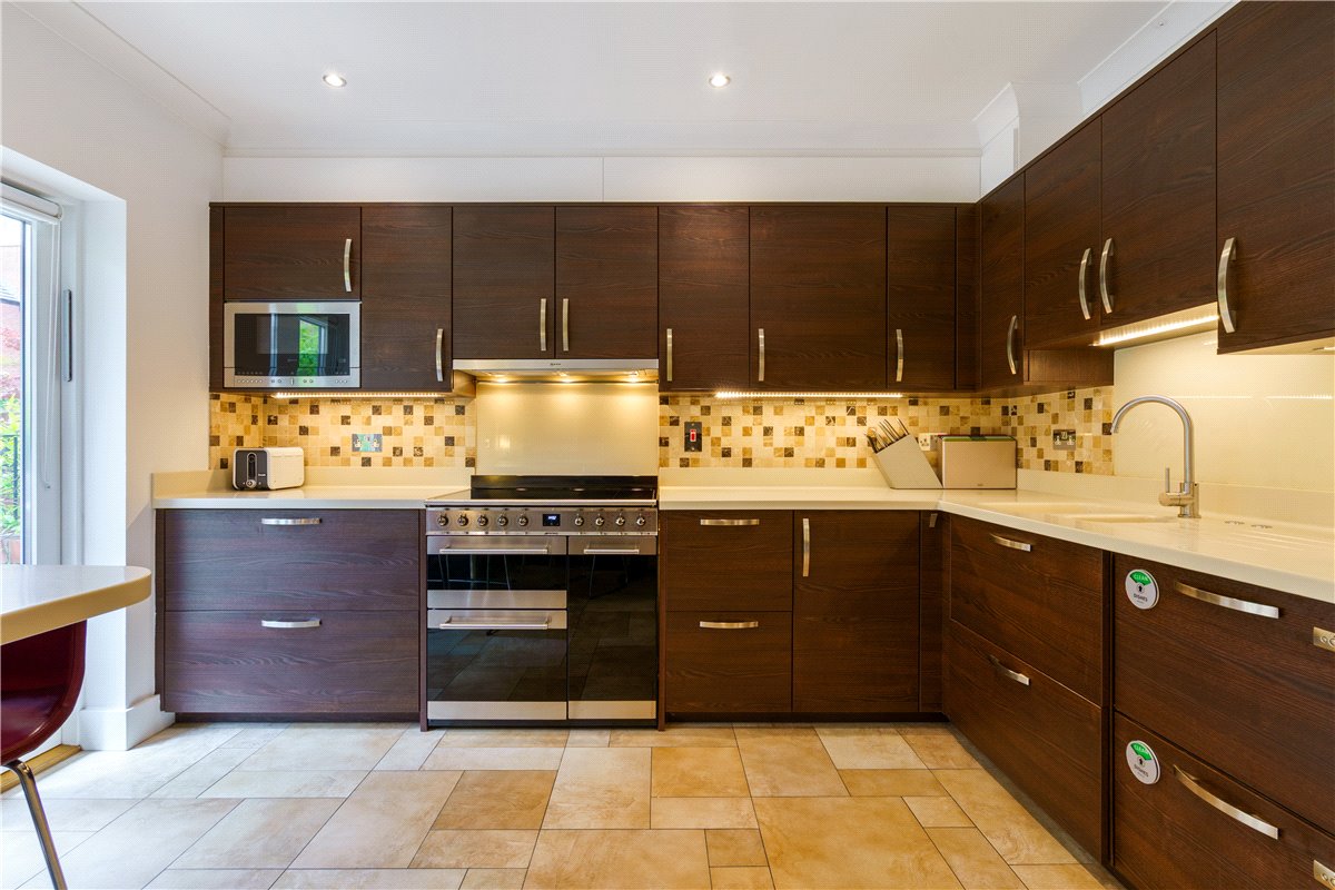 4 bedroom house, Kings Pool Walk, York YO1 - Available