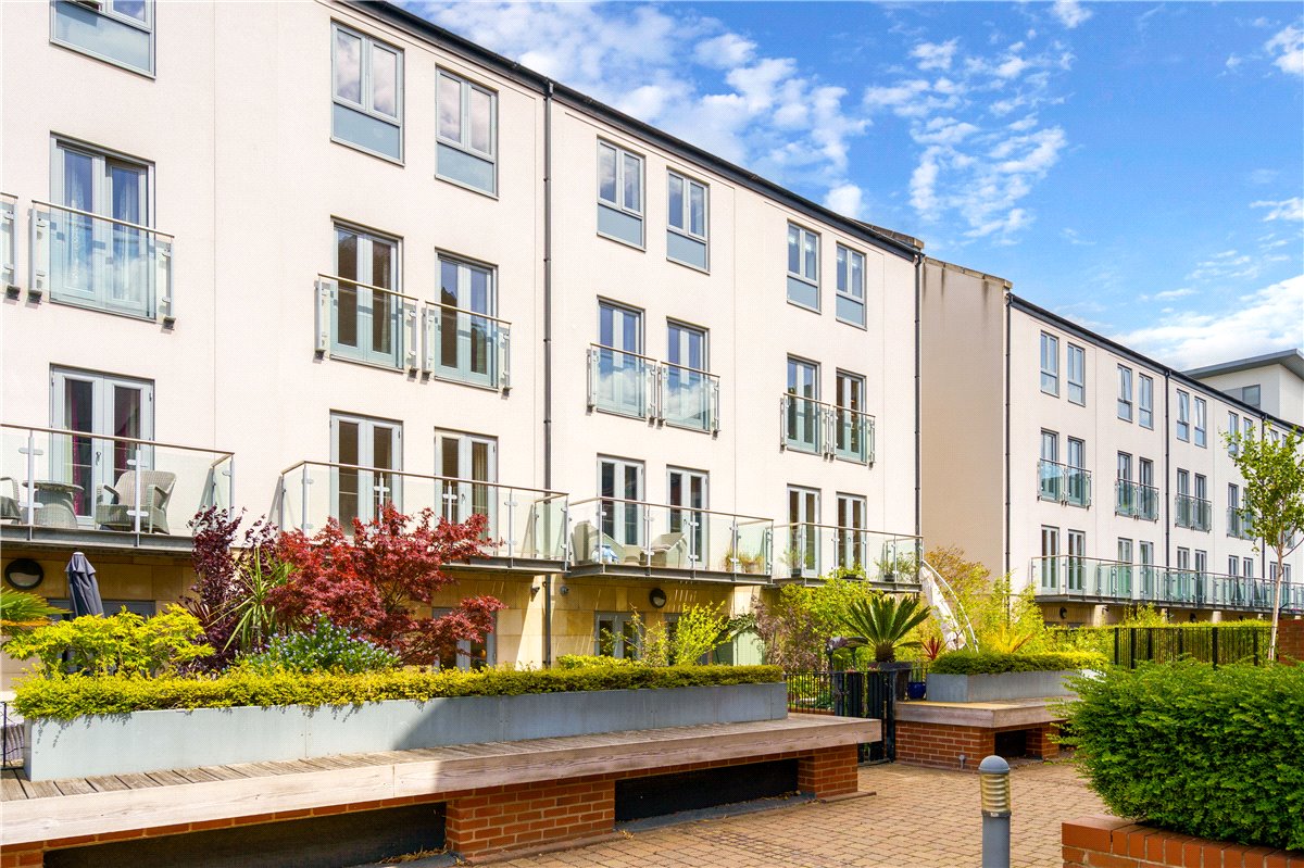 4 bedroom house, Kings Pool Walk, York YO1 - Available