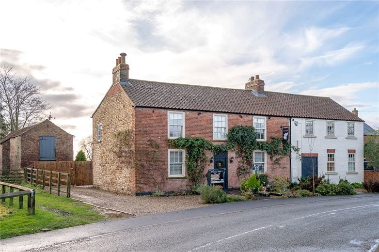 4 bedroom house, The White Swan Inn, YO60 - Available