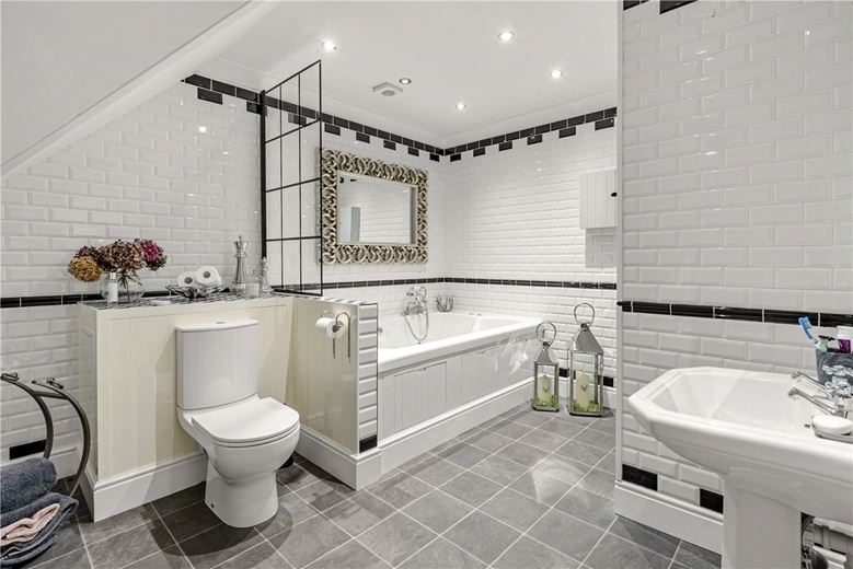 6 bedroom house, Selby Road, Riccall YO19 - Available