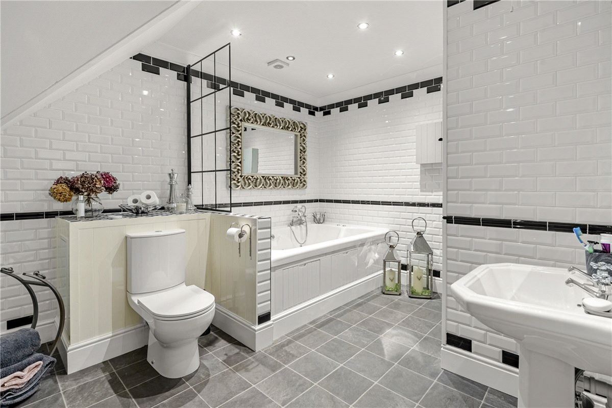 6 bedroom house, Selby Road, Riccall YO19 - Available