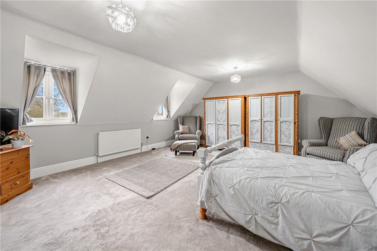 6 bedroom house, Selby Road, Riccall YO19 - Available