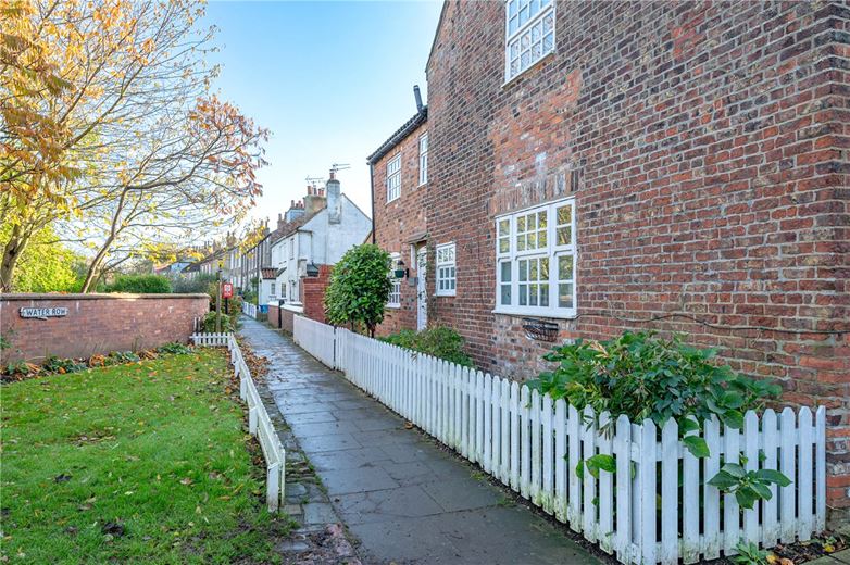5 bedroom house, Old Road, Cawood YO8 - Available