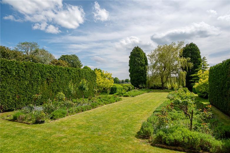 6 bedroom house, Grimston Park, Grimston LS24 - Available