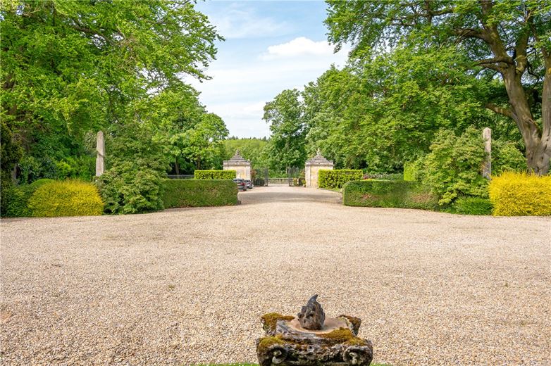 6 bedroom house, Grimston Park, Grimston LS24 - Available