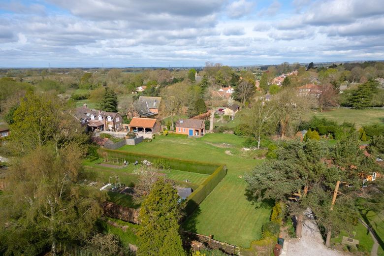 4 bedroom house, Flaxton, York YO60 - Available