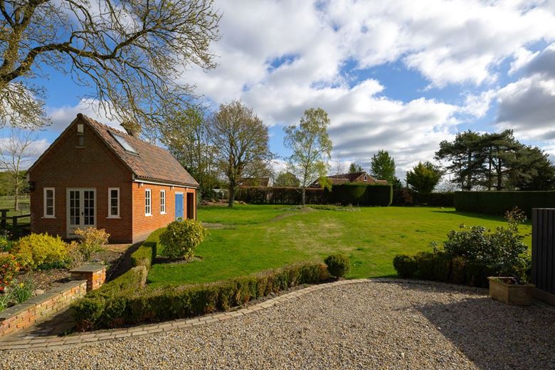 4 bedroom house, Flaxton, York YO60 - Available