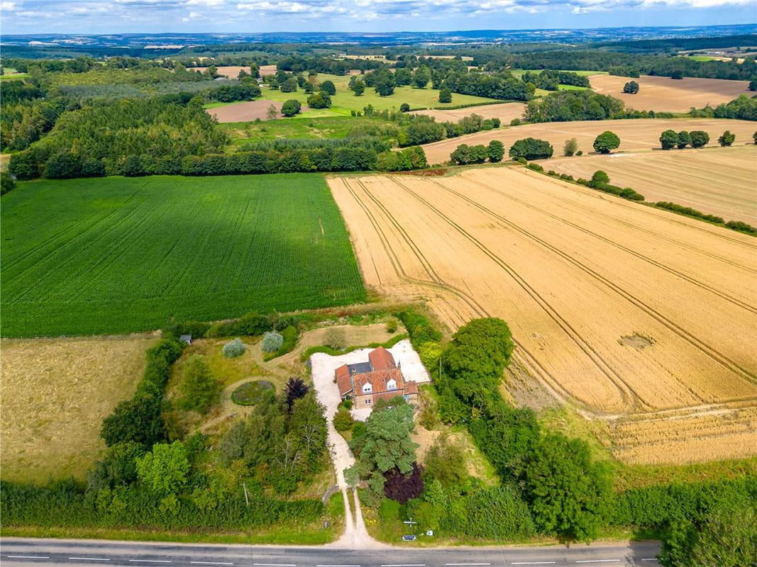 4 bedroom cottage, Terrington, York YO60 - Available