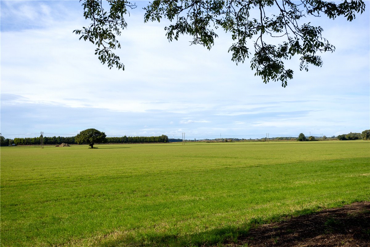 3 bedroom house, Hull Road, Cliffe YO8 - Available