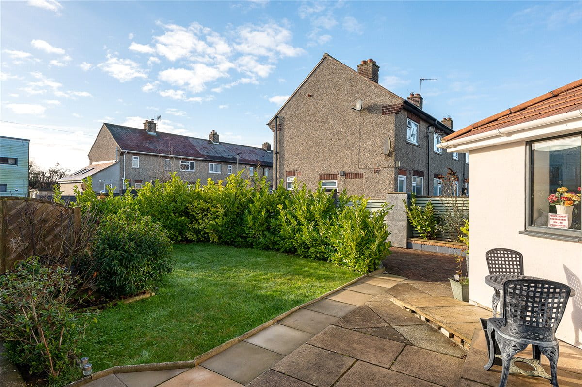 5 bedroom house, East Lea View, Cayton YO11 - Available
