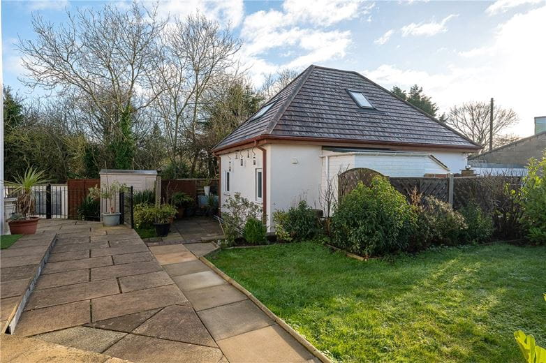 5 bedroom house, East Lea View, Cayton YO11 - Available