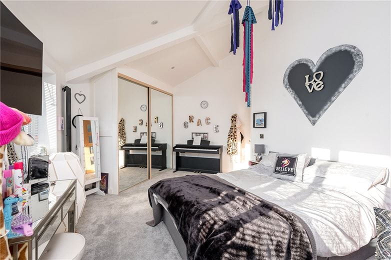 5 bedroom house, East Lea View, Cayton YO11 - Available