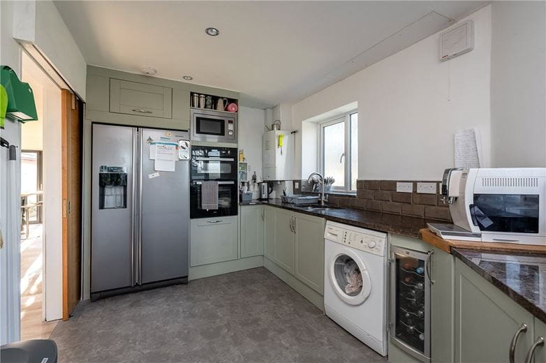 5 bedroom house, East Lea View, Cayton YO11 - Available