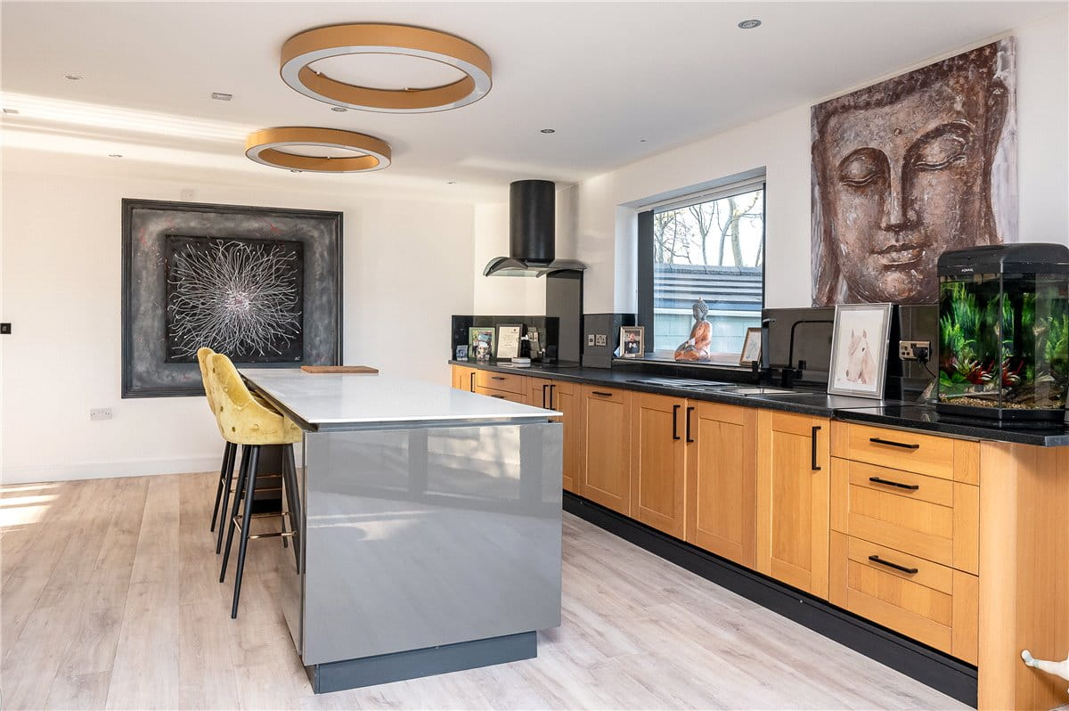 5 bedroom house, East Lea View, Cayton YO11 - Available