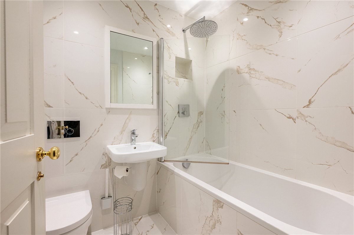 3 bedroom flat, St. Leonards Place, York YO1 - Available