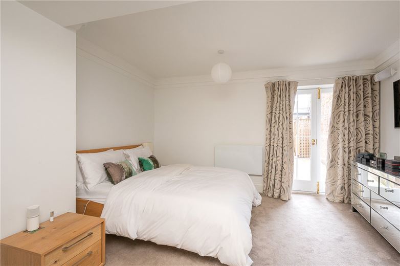 3 bedroom flat, St. Leonards Place, York YO1 - Available