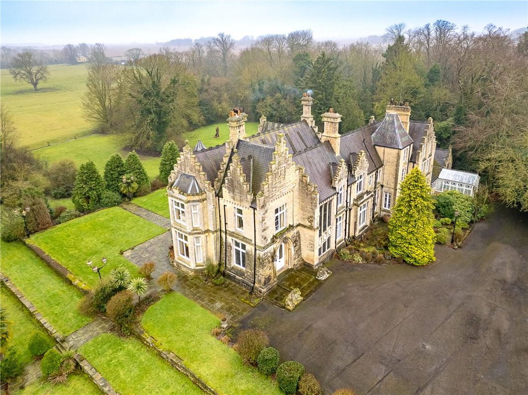 8 bedroom house, Northorpe Hall, Northorpe DN21 - Available