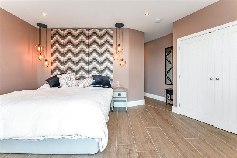 3 bedroom flat, Farne House, 12 Crewe Street NE68 - Available