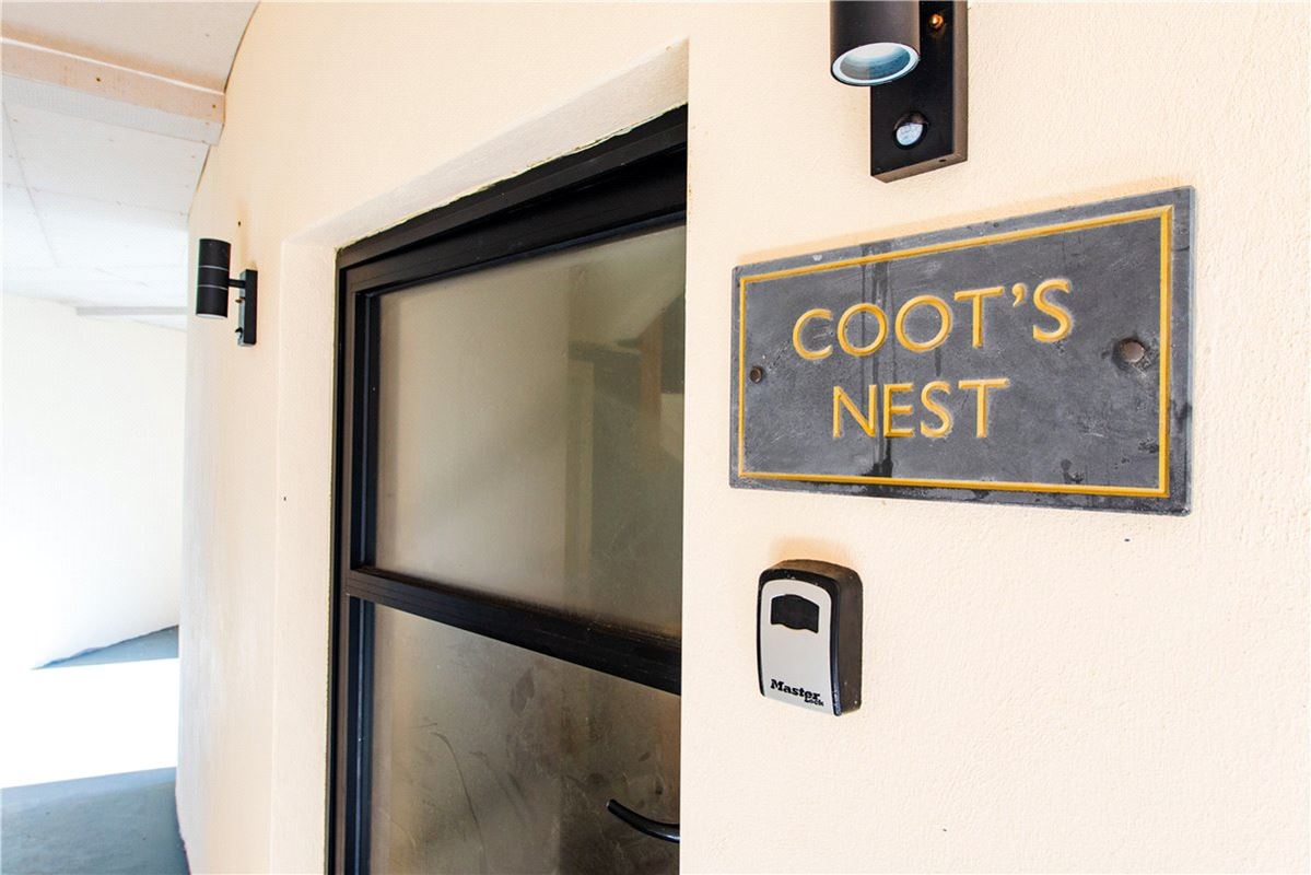 3 bedroom flat, Farne House, 12 Crewe Street NE68 - Available