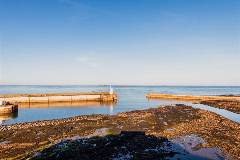 3 bedroom flat, Farne House, 12 Crewe Street NE68 - Available