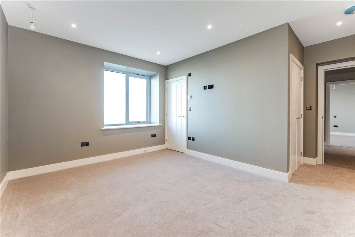 3 bedroom flat, Farne House, 12 Crewe Street NE68 - Available