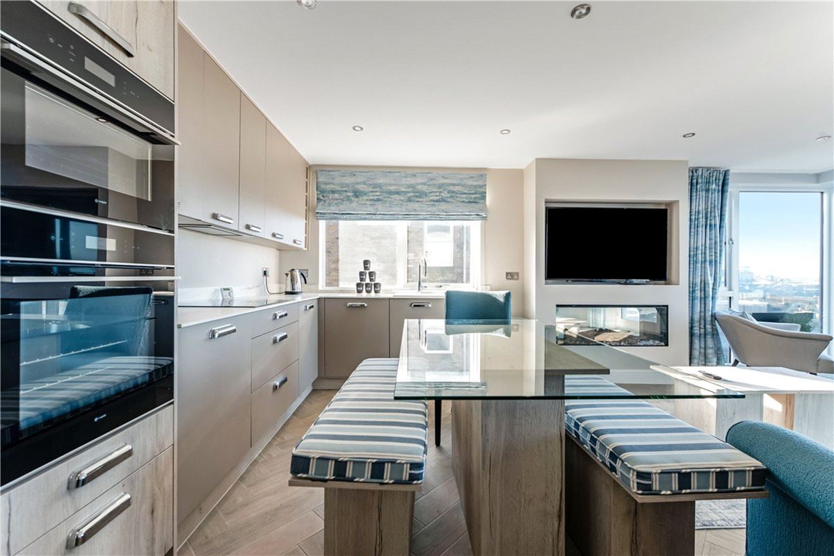 3 bedroom flat, Farne House, 12 Crewe Street NE68 - Available