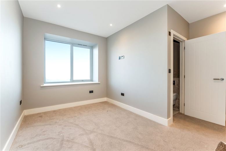 2 bedroom flat, Farne House, 12 Crewe Street NE68 - Available