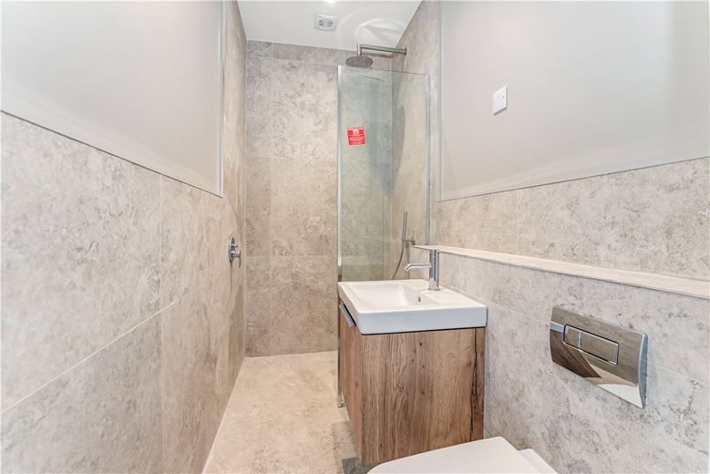 2 bedroom flat, Farne House, 12 Crewe Street NE68 - Available