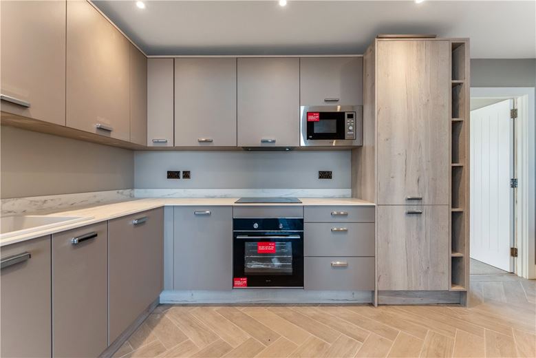 2 bedroom flat, Farne House, 12 Crewe Street NE68 - Available