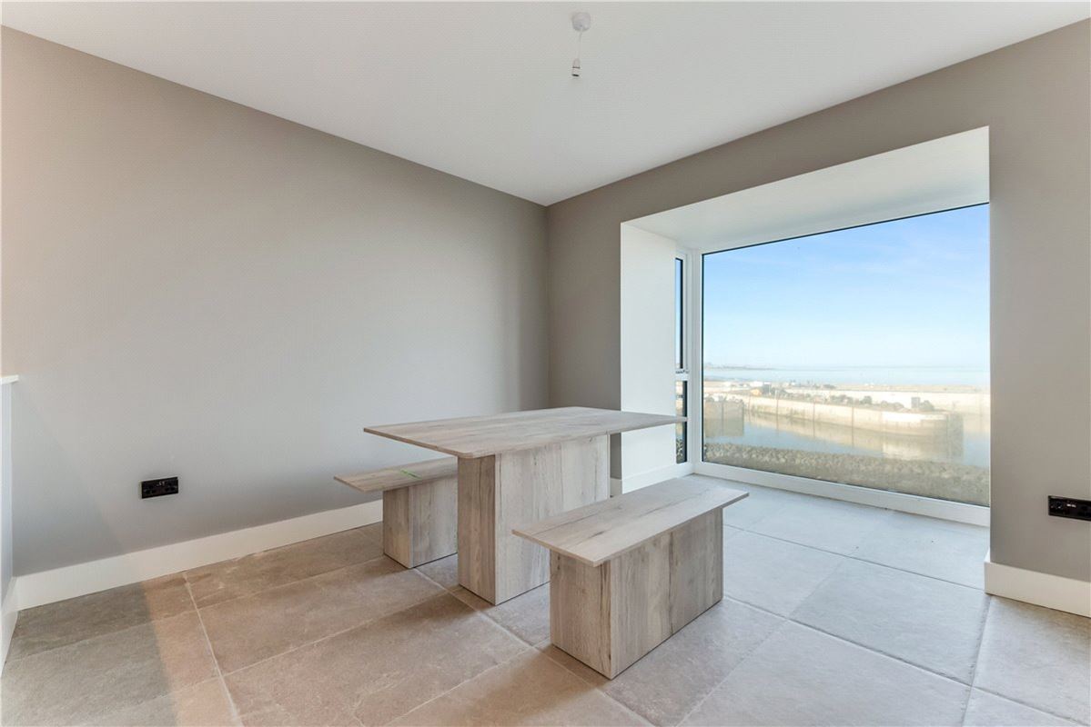 2 bedroom flat, Farne House, 12 Crewe Street NE68 - Available