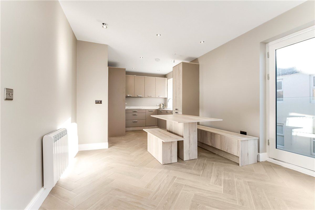 2 bedroom flat, Farne House, 12 Crewe Street NE68 - Available