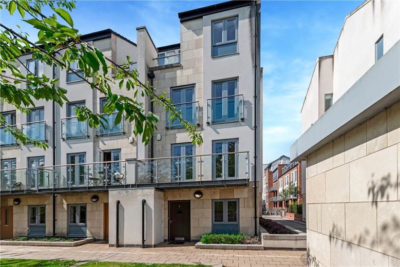 5 bedroom house, Kings Pool Walk, York YO1 - Available