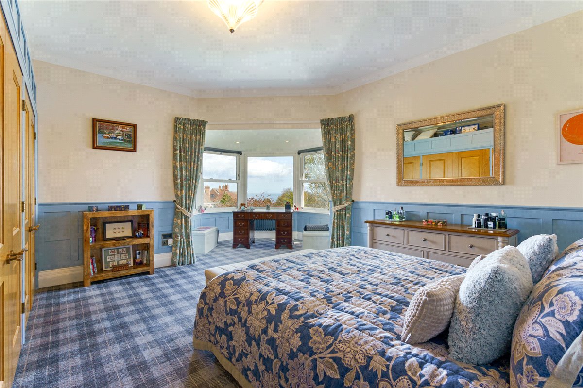 2 bedroom flat, Holbeck Hill, Scarborough YO11 - Available