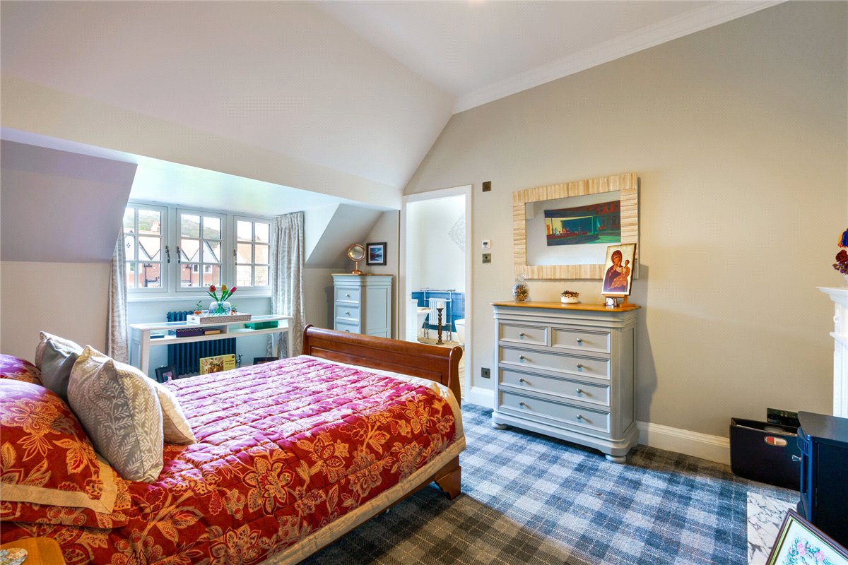 2 bedroom flat, Holbeck Hill, Scarborough YO11 - Available