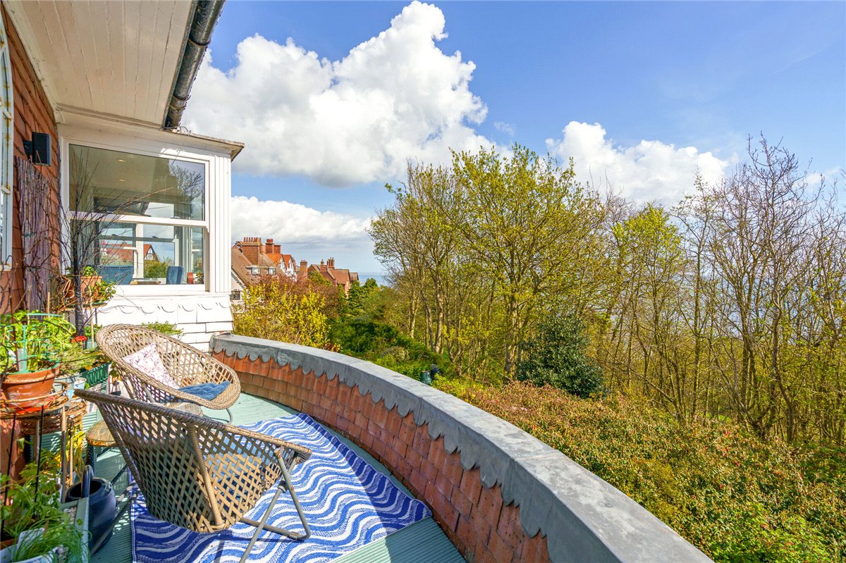 2 bedroom flat, Holbeck Hill, Scarborough YO11 - Available