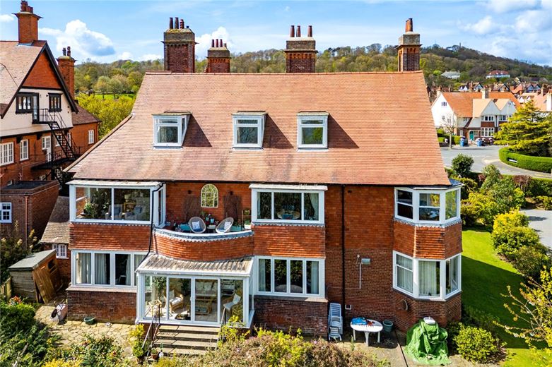 2 bedroom flat, Holbeck Hill, Scarborough YO11 - Available