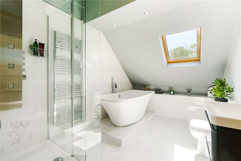 6 bedroom house, York House, Carleton Road WF8 - Available