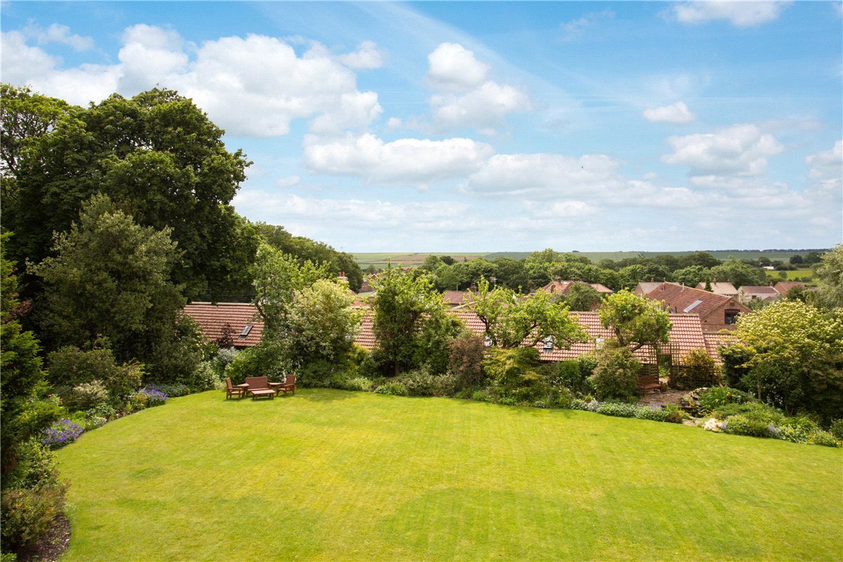 5 bedroom house, Front Street, Wold Newton YO25 - Available