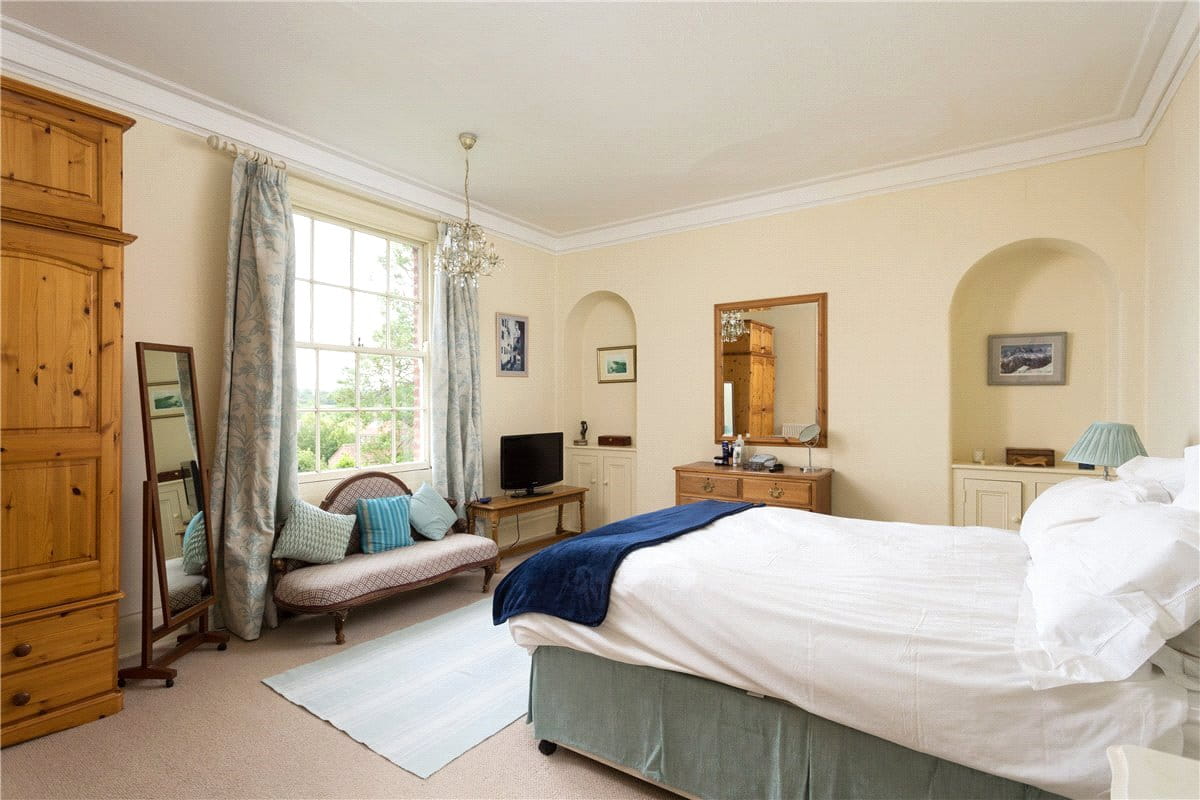 5 bedroom house, Front Street, Wold Newton YO25 - Available
