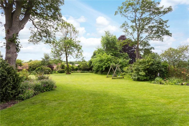 5 bedroom house, Front Street, Wold Newton YO25 - Available