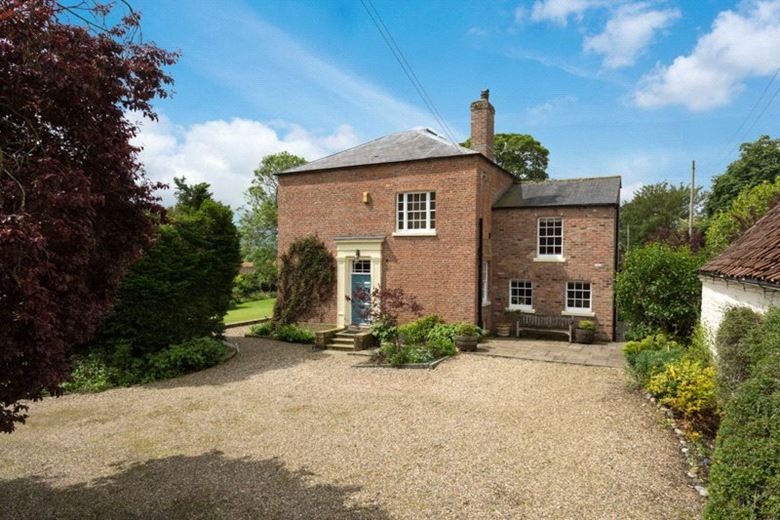 5 bedroom house, Front Street, Wold Newton YO25 - Available