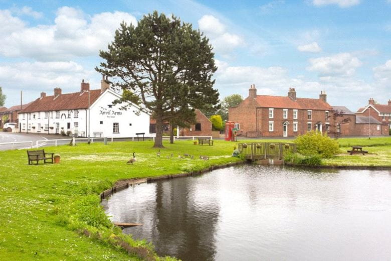 5 bedroom house, Front Street, Wold Newton YO25 - Available